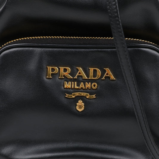 PRADA 1BH038 ブラックソフトカーフレザー バケットバッグ 157638338 [P]
