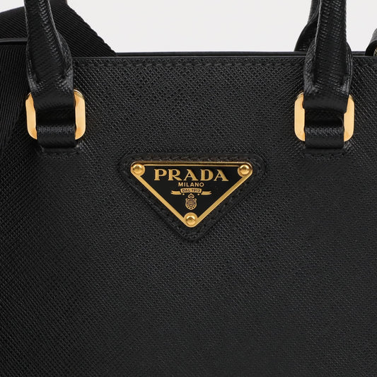PRADA トライアングルロゴ スモール サフィアーノ レザー トートバッグ ブラック 157899300 [P]