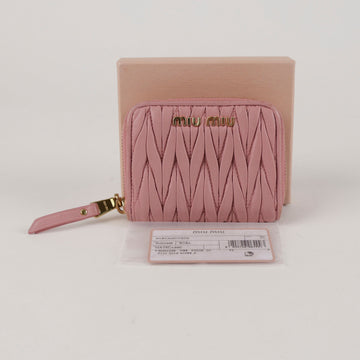 MIU MIU マトラッセレザーのロゴジッパー女性用財布 ピンク 157523063 [P]