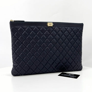 CHANEL キャビアボーイクラッチバッグラージネイビー 157979468 [P]