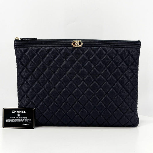 CHANEL キャビアボーイクラッチバッグラージネイビー 157979468 [P]