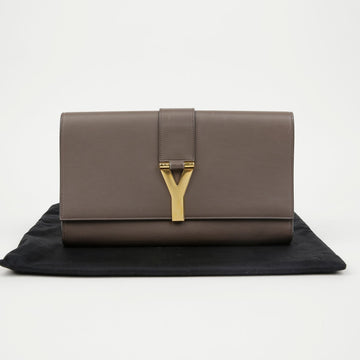 SAINT LAURENT Luxe Leder Flap Clutch mit Goldbeschlag 157910539 [P]