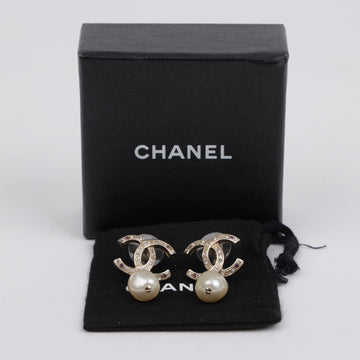 CHANEL Pearl Drop Stud Earrings 157797091 [P]