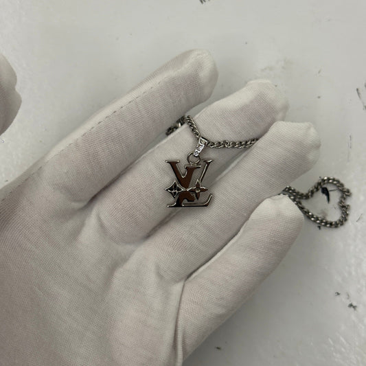 Louis Vuitton Monogram Low Pendant Necklace 158130398 [P]