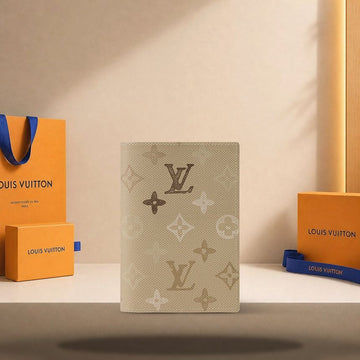 LOUIS VUITTON Reisepasshülle Sand Beige M29237 158173706 [P]