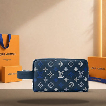 LOUIS VUITTON Doppkit mit Monogramm Shadow in Marineblau M28835 158190782 [P]