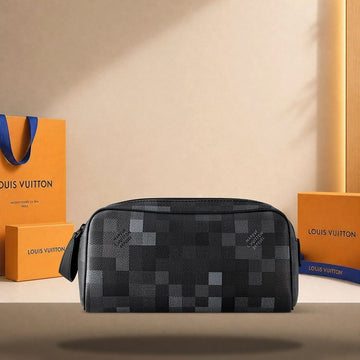 Louis Vuitton Dopp Kit Black M15109 158190786 [P]