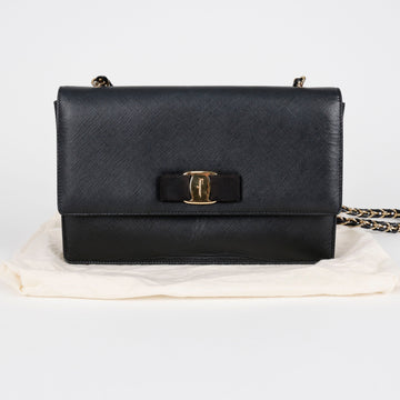SALVATORE FERRAGAMO サフィアーノレザー チェーンショルダー クロスバッグ ブラック ゴールド金具 157911081 [P]