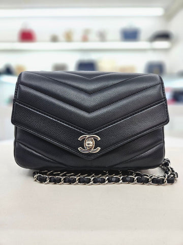 CHANEL Caviar Chevron Classic Shoulder Crossbody Bag A91562 23 Series 158336861 [P]
