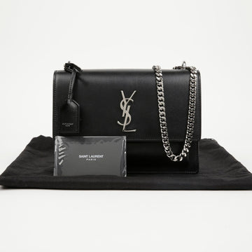 SAINT LAURENT Ketten-Crossbody-Tasche aus glattem Leder in Schwarz mit Silberbeschlag 158123498 [P]