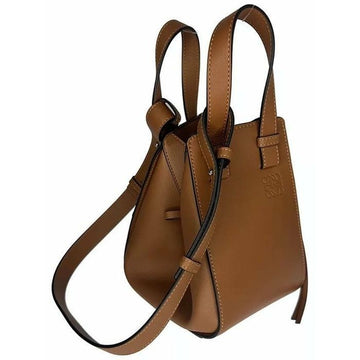 LOEWE Kompakte Hammock Bag aus klassischem Kalbsleder A538H13X10 2530 157204435 [P]