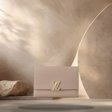 Louis Vuitton Capucines Compact Wallet Galet Gray M62159 158371717 [P]
