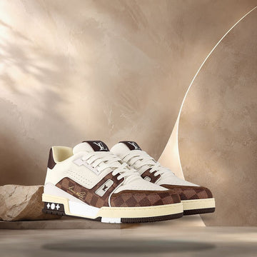 LOUIS VUITTON Trainer Sneakers in Mocha Braun 158372443 [P]