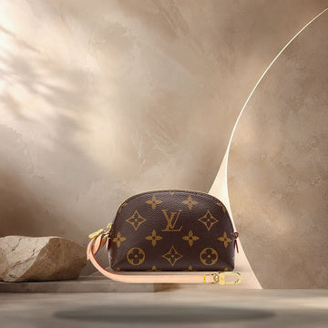 Louis Vuitton Cosmetic Purse Monogram M25653 158375801 [P]