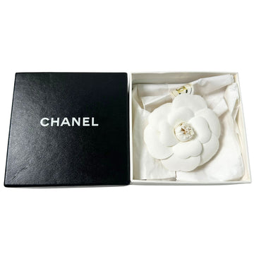 CHANEL Kamelia Weiß Corsage Brosche 6VCHA41454 158377613 [P]