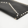 VALENTINO カーフレザー ロックスタッド エンベロープ クラッチ ブラック 158314505 [P]