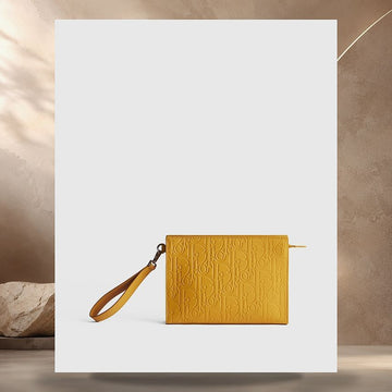 DIOR A5 トライアングルポーチ ジョン サンティ グラビティ スムース レザー H228 158406194 [P]