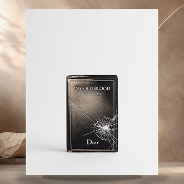 DIOR Bifold-Kartenetui Schwarz & Weiß Buchdeckel Prägung Kalbsleder 2BTCH207GUU_H960 158406319 [P]