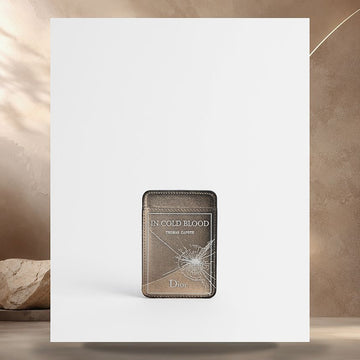 DIOR Magnetische Kartenbörse Schwarz & Weiß Buchcover Prägung Kalbsleder 2BTCH203GUU_H960 158406331 [P]