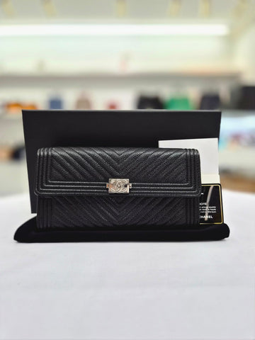 CHANEL Chevron Geldbörse aus Leder schwarz 29 B 158408957 [P]