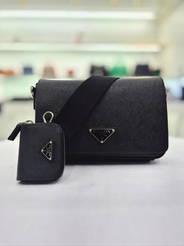 PRADA サフィアーノブラックレザーショルダーバッグ 2VD059 158409360 [P]