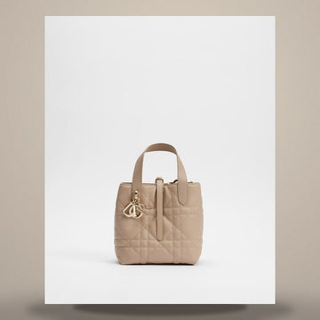 LOUIS VUITTON Dior Dioreau Vertical Tote Bag Small Powder Beige Macro Cannage Kalbsleder 158470278 [P]