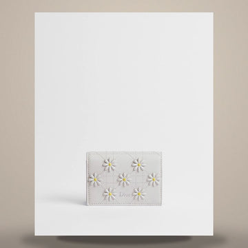 Dior Jardin Bloom Card Wallet White Daisy Embroidery Cannage Lambskin 158480526 [P]