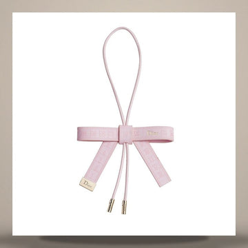 DIOR Studio Couture Bag Charm mit goldfarbener Metalloberfläche und pinkem Kalbsleder 158482379 [P]