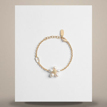 DIOR Riviera Brush and Bloom Armband mit goldfarbener Metalloberfläche und Süßwasserperle B3422WOMFW_D301 158482754 [P]