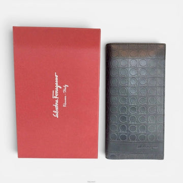 SALVATORE FERRAGAMO グンチーニエンボスドフラップメンズロングウォレット IY668746 158499977 [P]