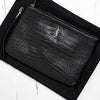 SAINT LAURENT クロコダイルパターンシルバーエンブレムクラッチバッグブラック (558070) 158500146 [P]