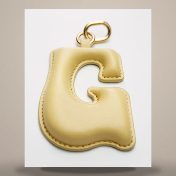 CELINE Alphabet Anhänger G Letter - Lammleder & goldener Messing-Finish B10ER4V29.11VY 158502740 [P]
