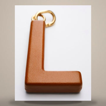 CELINE Alphabet-Anhänger L Buchstabe - Lammleder & goldfarbener Messing-Finish B10EU4V40.GGB1 158502768 [P]