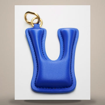 CELINE Alphabet Charm V Letter - Lammleder & Gold-Finish Messing Ultrablau 158502815 [P]