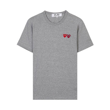 COMME DES GARCONS T226 051 GREY SS26 Unisex Doppelherz Aufnäher T-Shirt 158528077 [P]