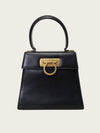 SALVATORE FERRAGAMO ブラック レザー ゴールド トップハンドル ケリー 小 158542913 [P]