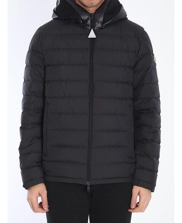 MONCLER シェブレリ フーデッド ショート ダウンジャケット 152205134 [P]