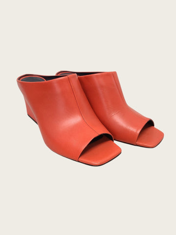 CELINE オレンジレッドオープントゥミュール 158579576 [P]
