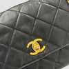 CHANEL Kleine Umhängetasche mit Perlenakzent 158604212 [P]