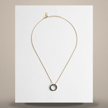 DIOR Nacht Code Halskette mit goldfarbener Metall- und Kristalloberfläche, schwarz lackiert N3682WOMLQ_D307 158665438 [P]