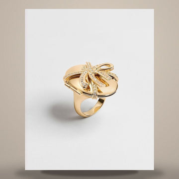 DIOR Ring mit goldfarbigem Finish aus Metall & Kristall R2810WOMCY_D319 158665476 [P]