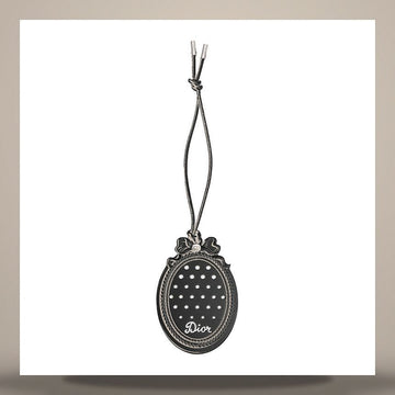 DIOR Médallion Bag Charm Silberfinish Metall, Schwarz & Weiß Punkt Lammleder, Kalbsleder V2246WOMCL_D43N 158665684 [P]