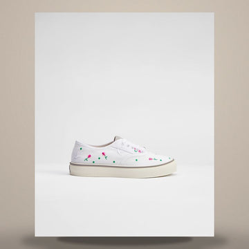 DIOR Saltwind Sneakers aus weißer Baumwolle mit mehrfarbigem Tauben- und Rosenmotiv-Stickerei KCK525DFC_S10W 158665740 [P]