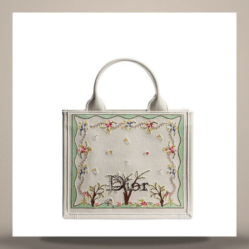 DIOR Amour Noth Tote Strap Bag Small Weiß Multi Color Revolution Flower Stickerei (26,5 x 22 x 14 cm) M1404PEHX_M933 158666127 [P]