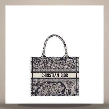 DIOR ブックトート スモールバッグ ブルー＆ホワイト トワル・ド・ジュイ リバース刺しゅう (26.5 x 22 x 14cm) M1265ZRGO_M35I 158666190 [P]
