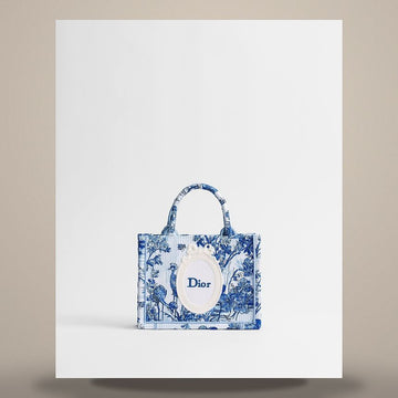 DIOR リビエラ ブック トート ストラップ バッグ ミニ ブルー & ホワイト トワル ド ジュイ フローラル ガーデン 刺繍, メダリオン(20.5 x 16 x 7cm) S5584PEUQ_M06I 158666231 [P]