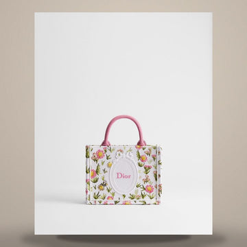 DIOR Mini Tote Strap Bag Weiß Mehrfarbig Daisy Garden Stickerei & Medaillon (20.5 x 16 x 7cm) 158666233 [P]