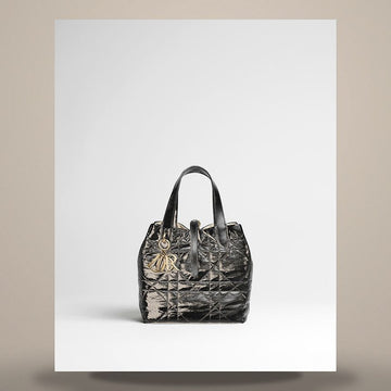 DIOR リバーシブル バーティカル トートバッグ スモール トゥー トーン ブラック & トレンチ マクロカナージュ サプル カーフスキン 158666349 [P]