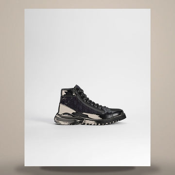 DIOR Combat Ankle Boots Schwarz Glänzend Kalbsleder & Schwarz Oblique Jacquard 3BO337ZXF_H969 158666762 [P]