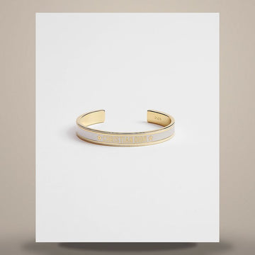 DIOR Code Armreif mit goldfarbener Metalloberfläche und weißem Lack B1650ODELQ_D301 158667573 [P]
